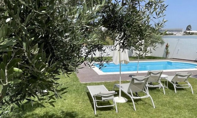 Penacova House | Room with nature motive and pool