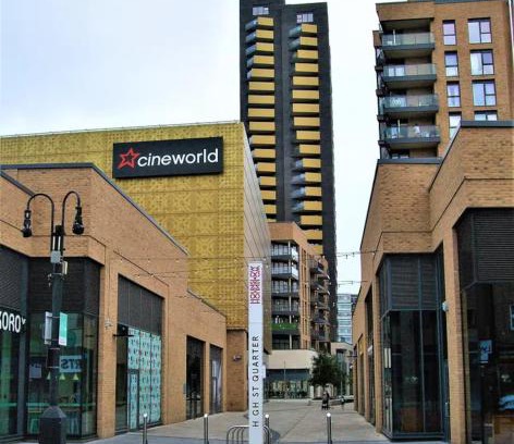 London Borough of Hounslow House | Room with private bathroom, Near Heathrow Airport, Tube Station, Shops, Cinema in shared flat