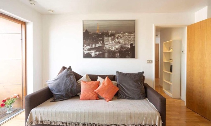 Shadwell House | Room with private bathroom in a modern two bedroom two bathroom flat