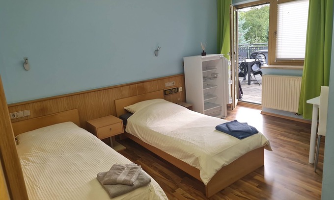 Markt Erlbach Apartment | Room 'Zimmer 23' with Shared Terrace, Shared Garden and Wi-Fi