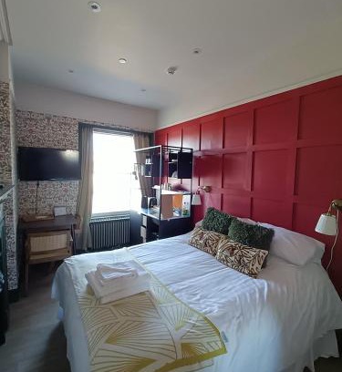 Cheltenham Hotel | Rooms on The Prom