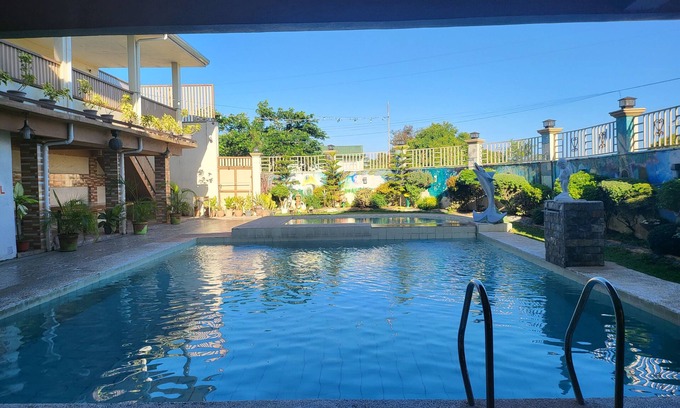 Javalera Bed & Breakfast | Rooms R Us - Villa Elsie Resort