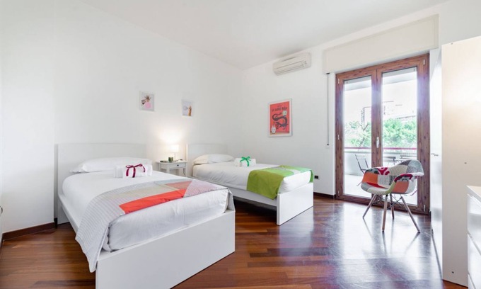 Municipio 2 Apartment | Roomy 125sqm Apartment with terrace and parking space!