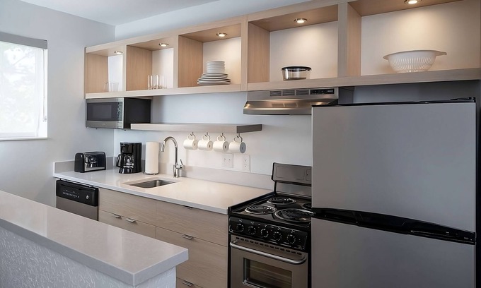 Falls Church Hotel | Roomy 2BR Suite with Full Kitchen, Pets Allowed, Short Drive to Kennedy Center!