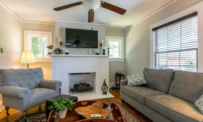 Druid Hills House | Roomy 5BR Bungalow w/Backyard | Close to Downtown