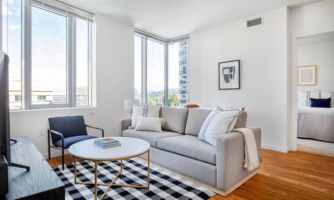 West Bellevue Apartment | Roomy Downtown Bellevue 2BR w/Gym, W/D, near shops, by Blueground