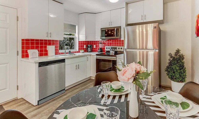 Highland Garden Apartment | Rosa: Casita Near Beach & Gym Access