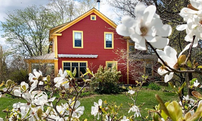 Kingsport House | Rose Cottage-Charming, Comfortable, Ocean Breezes