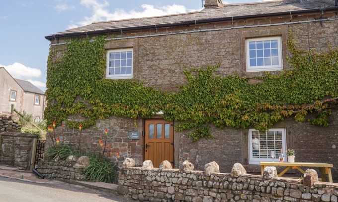 Cumwhitton Cottage | ROSE COTTAGE, pet friendly, character holiday cottage in Cumwhitton