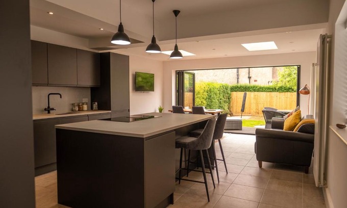 Shrewsbury House | Rose Hill