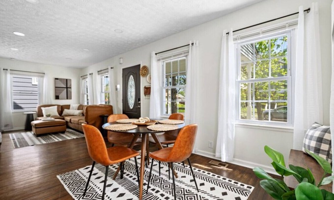 Columbus House | Rose Hill Rest : Your Stylish Haven in Columbus