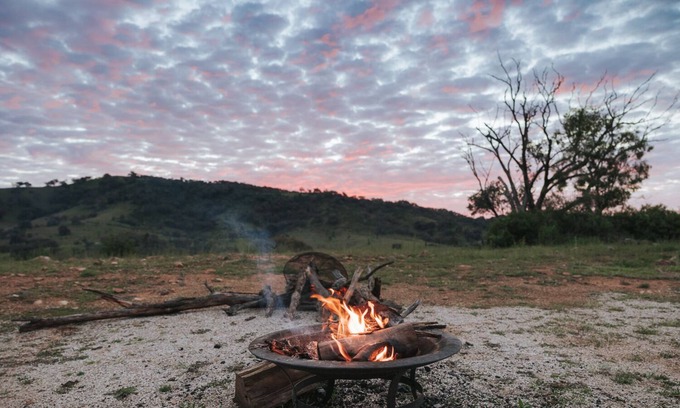 Grattai Cabin | Rose Quartz - Scenic outdoor bath ideal for a romantic couples weekend!