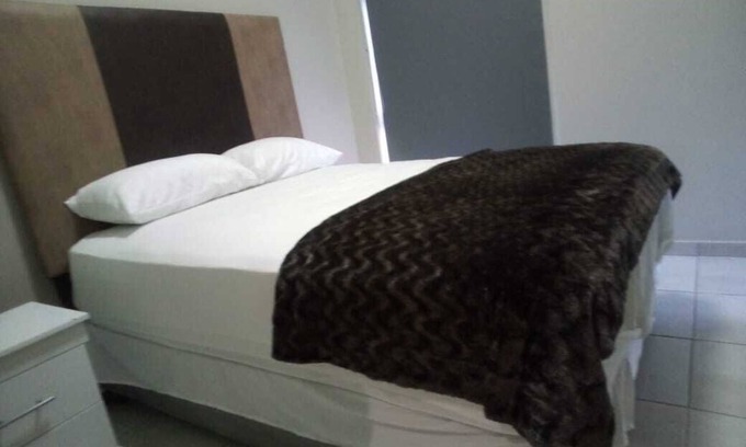 Greater Johannesburg Metropolitan Area Apartment | Rosebank Accommodation By The Mall