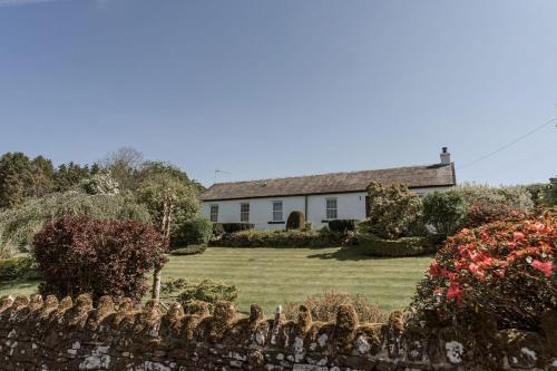 Gartocharn House | Rosebank Cottage - Hot Tub & Log Stove