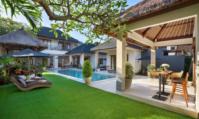 Berawa Villa | Rosefield 11 Bed Private Villa