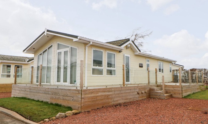 Welton Cottage | ROSIE'S CHALET, pet friendly, with a garden in Armathwaite