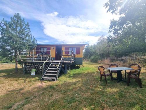 Ambierle House | Roulotte charmante 4 pers avec animaux admis et pêche à Saint-Germain-Lespinasse - FR-1-496-308