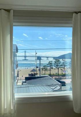 Suyeong-Gu Apartment | Rousey