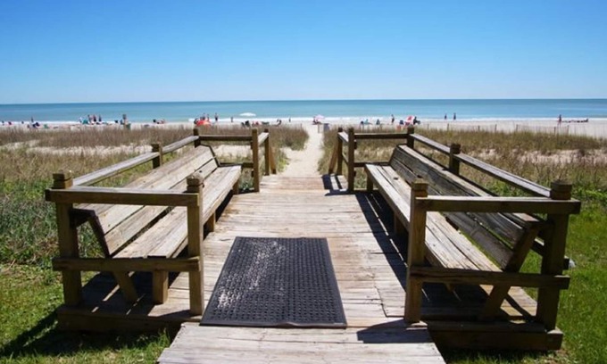 Myrtle Beach Condo | Roxanne Towers by Elliott Beach Rentals