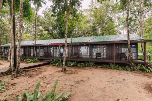 Sematan Cabin | Roxy Telok Serabang