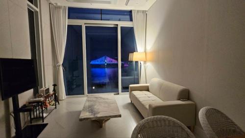 Suyeong-Gu Apartment | Royal Floor # 2Bedrooms 2Bathrooms # Spa Bath