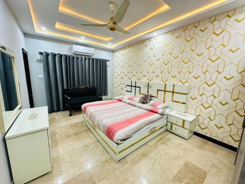 E-11 Sector House | Royal Palace G13