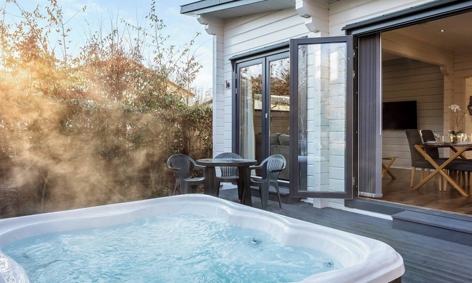 Harlow Apartment | Roydon Two Bedroom Lodge with Hot Tub