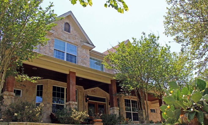 Austin House | "Rudy's Nest" 2-acre Hill Country Home Between Dripping Springs and Austin, TX