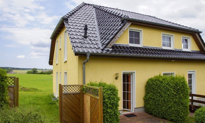 Mariendorf Apartment | RugApart apartment 6 with terrace on the first floor of house 2 on the Mönchgut peninsula