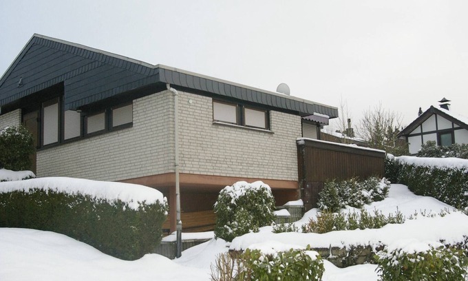 Feriendorf Hennesee House | Ruhiger Bungalow am Hennesee mit Terrasse