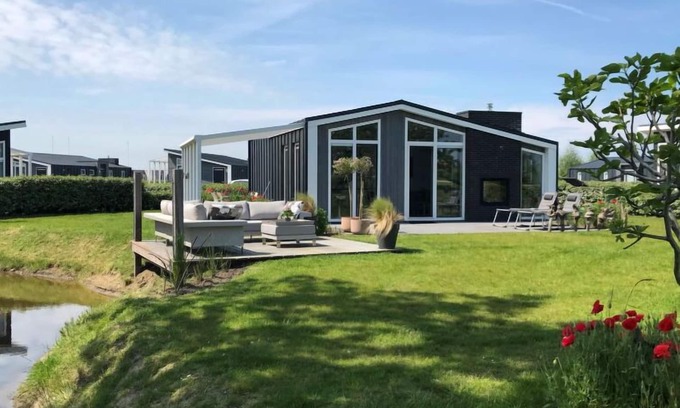 Wemeldinge House | Ruisweg 89 by Interhome