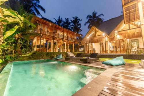 Melayang Cabin | Rumah Guci