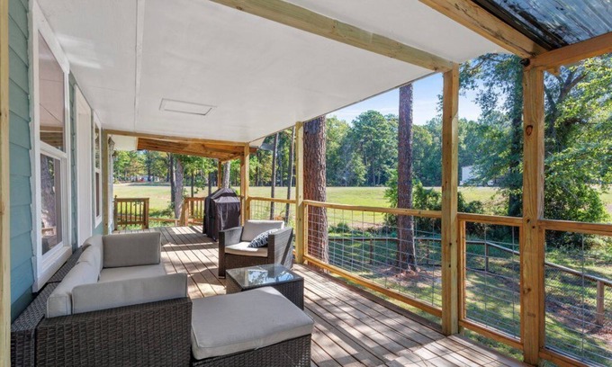 Zwolle House | Runway Paradise: Relaxing getaway close to town