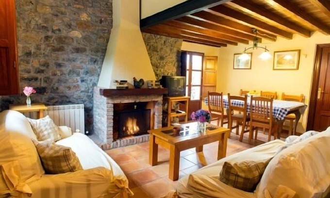 Castrillon Ski Chalet | Rural Accommodations Casa Fabián, La Tenada (Pet Friendly)