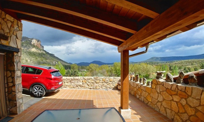 Una Apartment | Rural apartment with fireplace and barbecue and mountain views