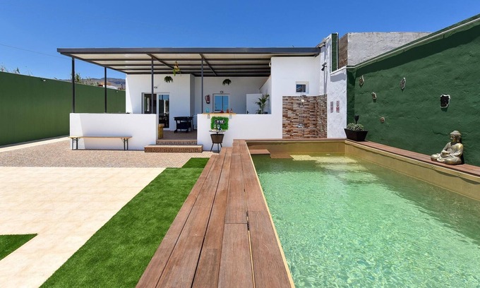 Ingenio House | Rural holiday home for families and groups with a beautiful private pool