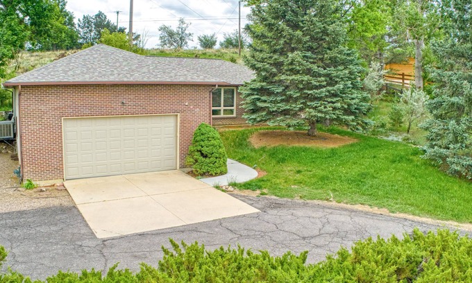 Ridglea Hills House | Rural life in the City of Boulder, easy access to trails and town.