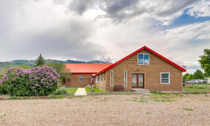 Tabiona House | Rural Mountain-View Home Near Hiking and Off-Roading