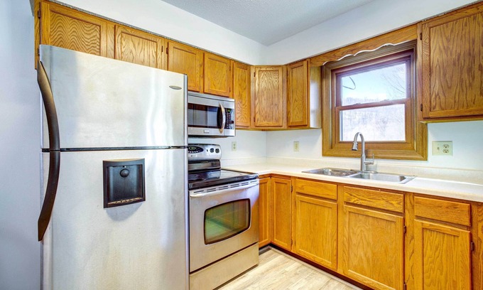 Viroqua House | Rural Readstown House w/ Deck + Grill