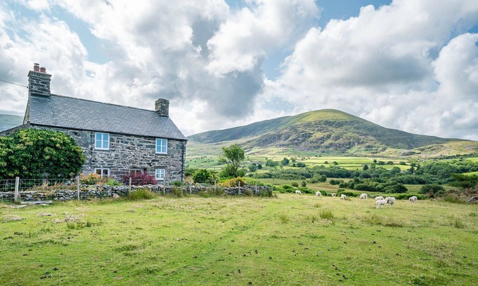 Llanbedr Cottage | Rural retreat in the mountains with far reaching views | Pwll-Y-March