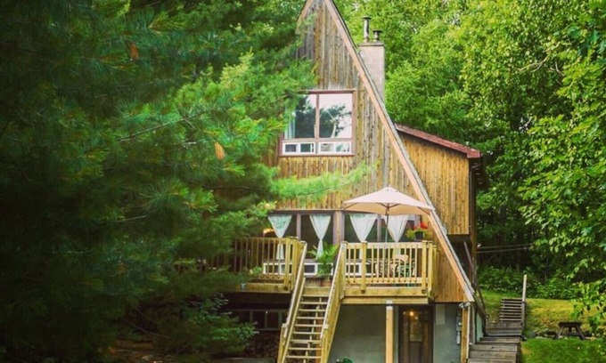 Sudbury Cottage | Rustic A-Frame | Hot Tub | Fire pit | Pool Table