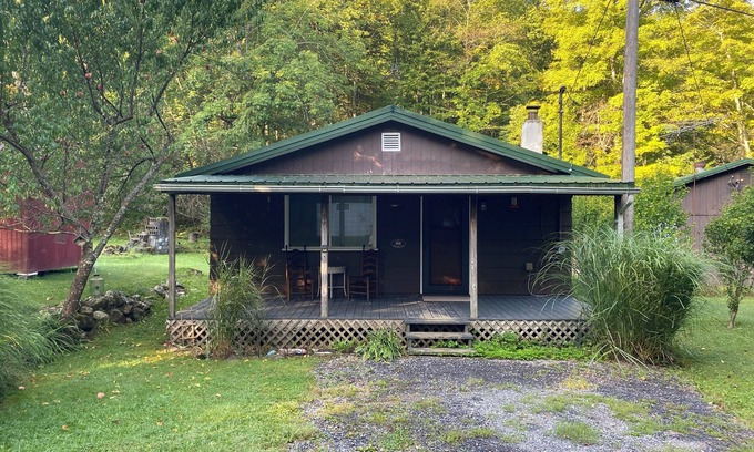 Dryfork Cabin | Rustic and cozy, pet-friendly, cabin with WiFi in scenic Dryfork