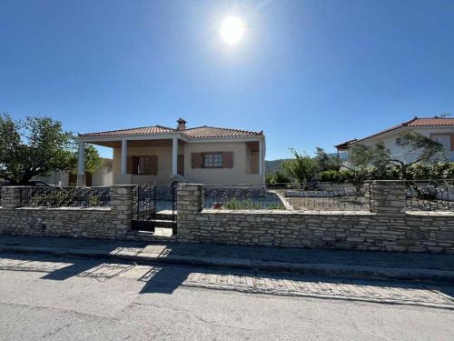 Mitilinii Apartment | Rustic and Spacious House