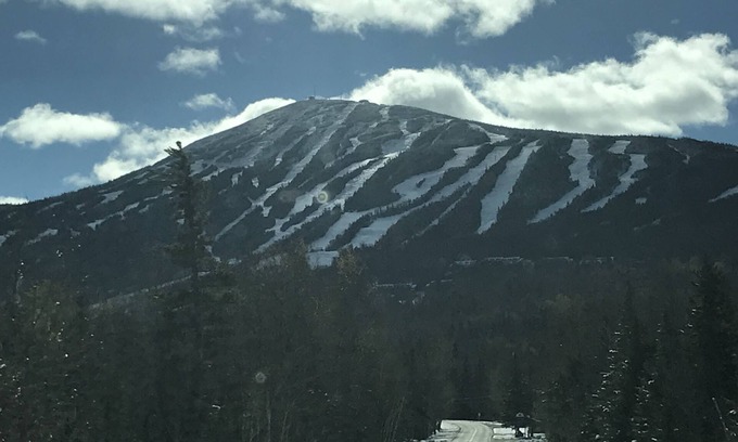 Carrabassett Valley Condo | Rustic and cozy Walk In-Walk Out Ski Condo