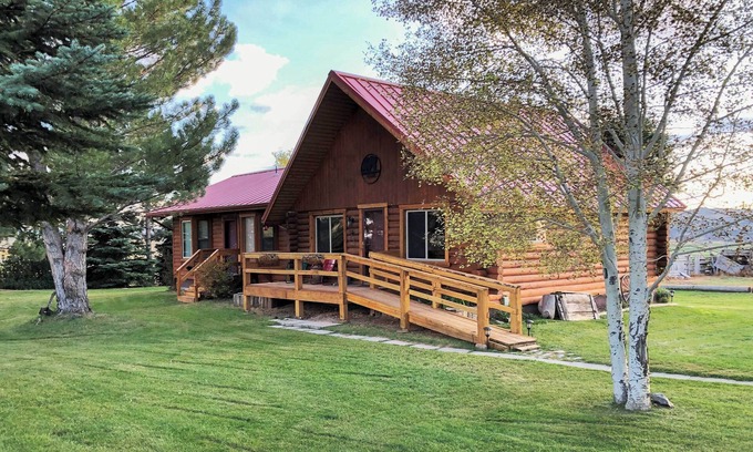 Lyman Cabin | Rustic Cabin 20 Mins to Capitol Reef Nat'l Park!