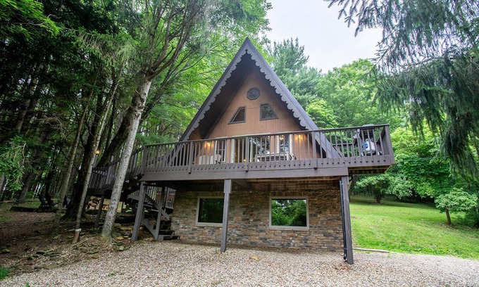 Loudonville Ski Chalet | Rustic Chalet - Secluded with Hot Tub & Pool Table