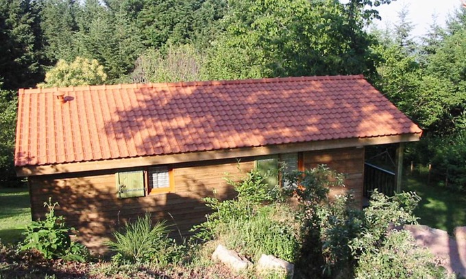 Les Noes Cottage | Rustic chalet with terrace, pets allowed