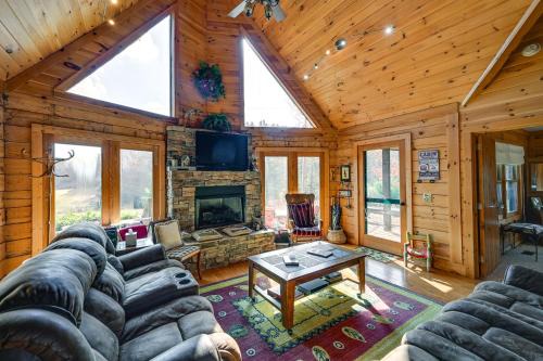Fancy Gap House | Rustic Fancy Gap Cabin with Blue Ridge Parkway Views