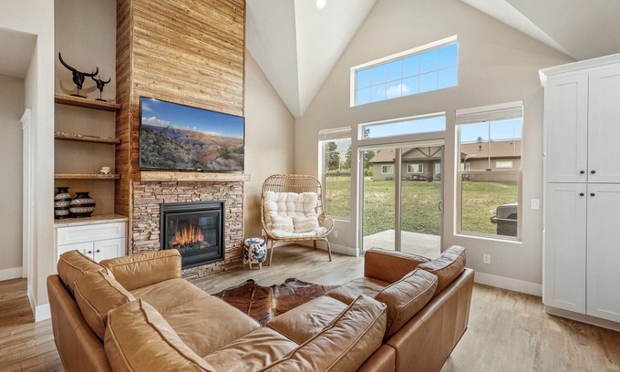 Williams House | Rustic Home - Central AC, Game room, 4BR, Sleeps10