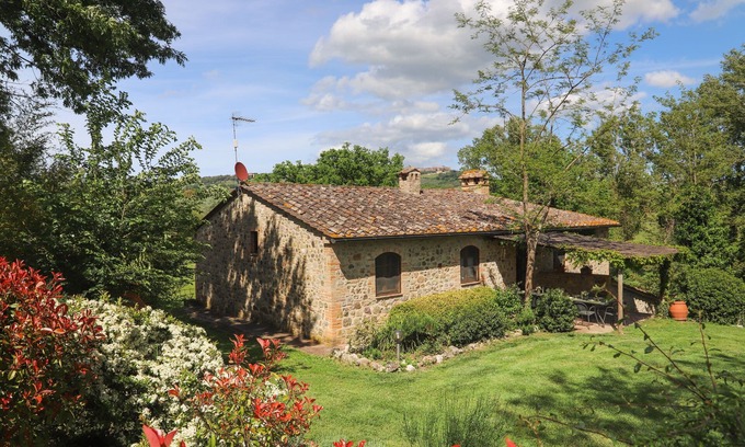 San Macario In Monte Villa | Rustic house w/private pool & garden near Siena up to 12 guests